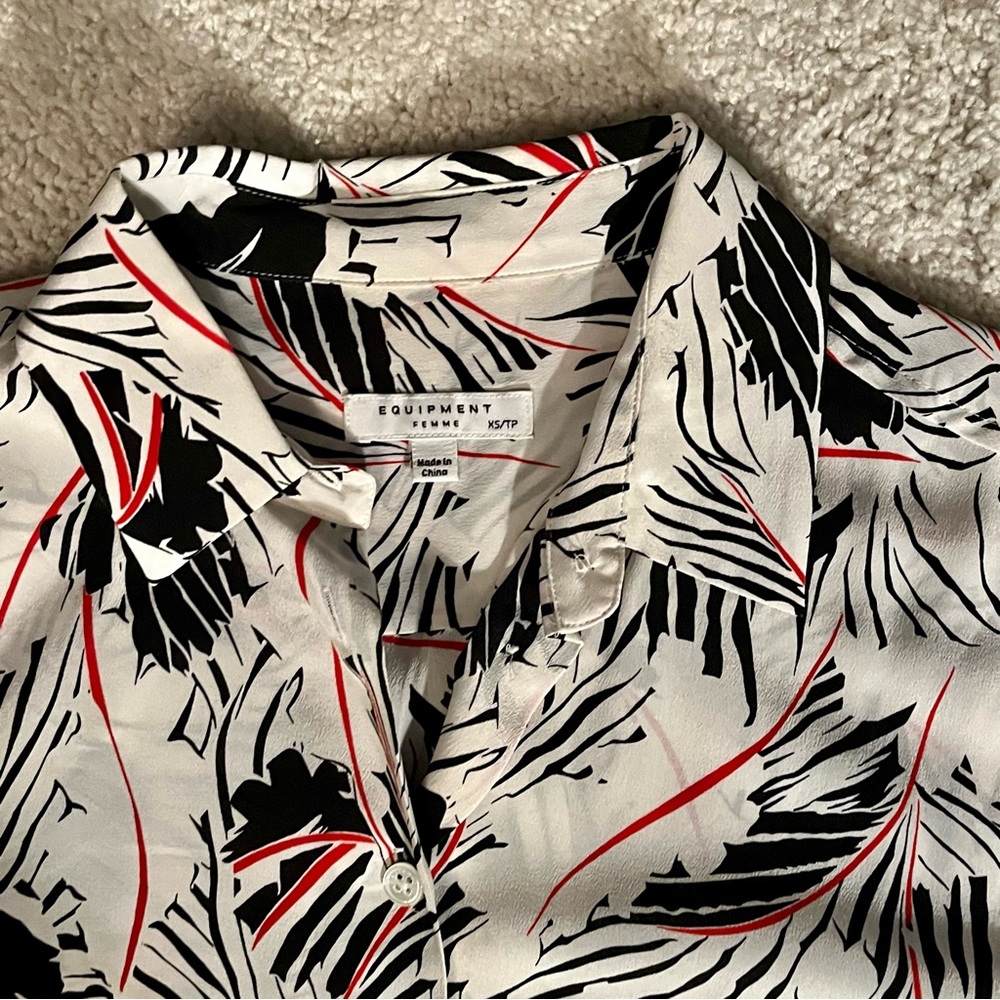 Equipment silk red, black and white blouse XS. (NWOT)